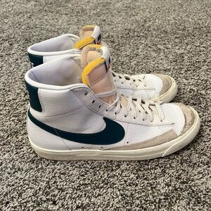 Nike Blazer Mid '77 Vintage Sneakers - White and Black